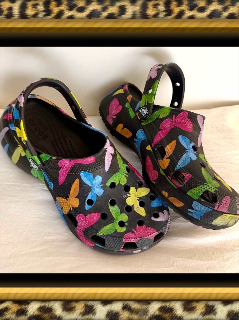 👑✅PRICE FIRM✅ Women’s CROCS Black Multicolor Butterfly Print Clogs. Used. Rare🔥
